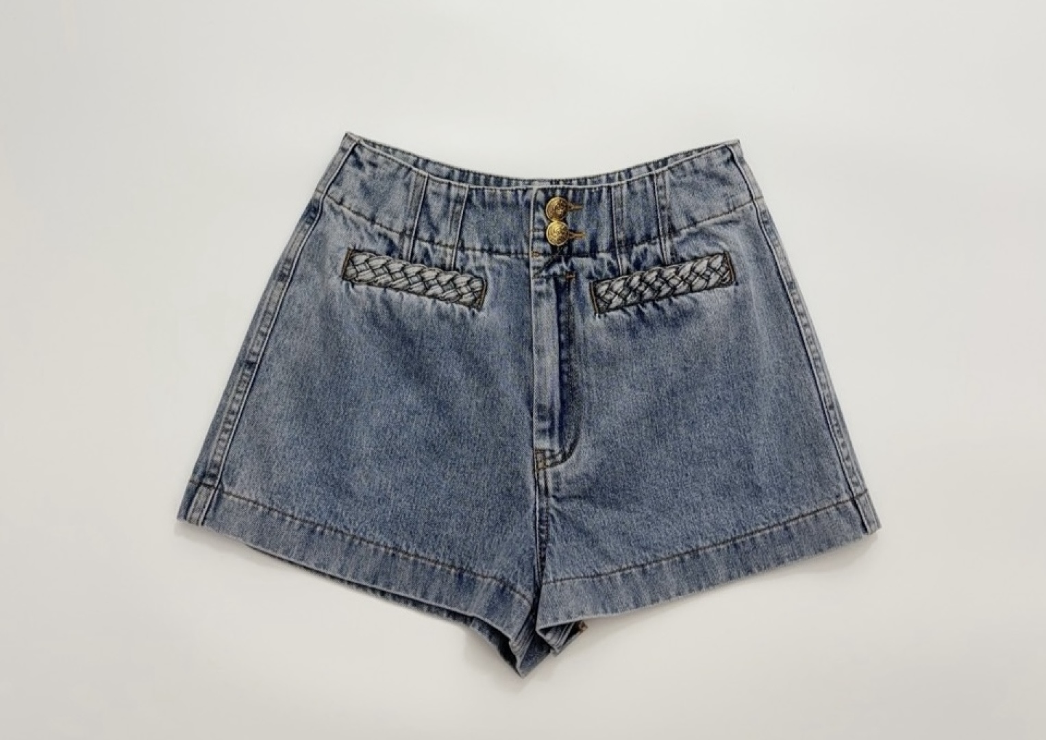 Braided rope spliced pocket blue denim shorts