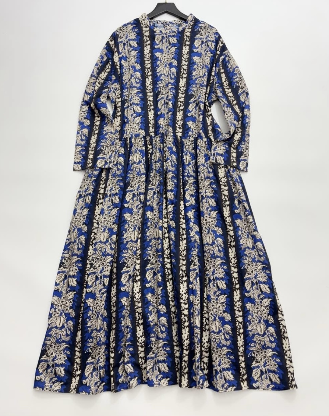 Printed dress with cinched waist, slimming, loose, and youthful look