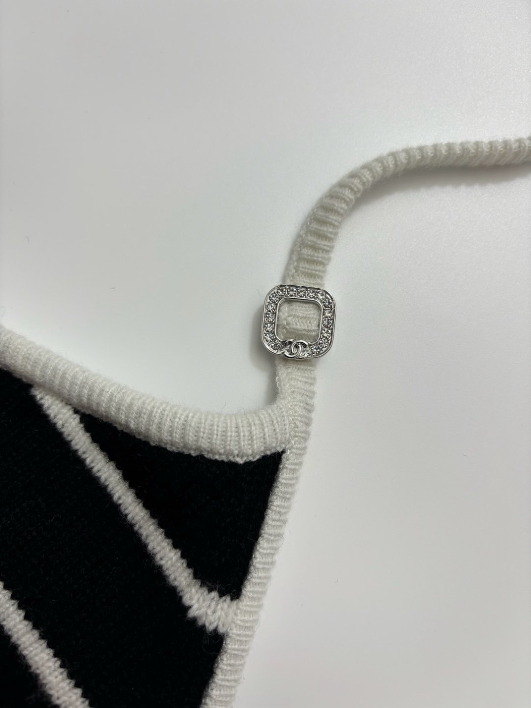 Small fragrance striped knitted vest - View 3