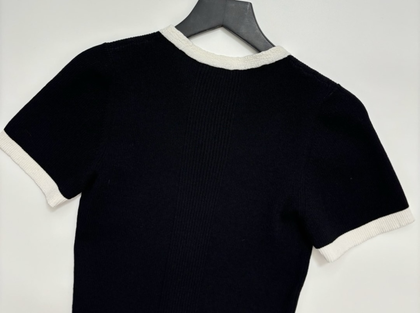 Black and white color block round neck knitted short sleeve top - View 9
