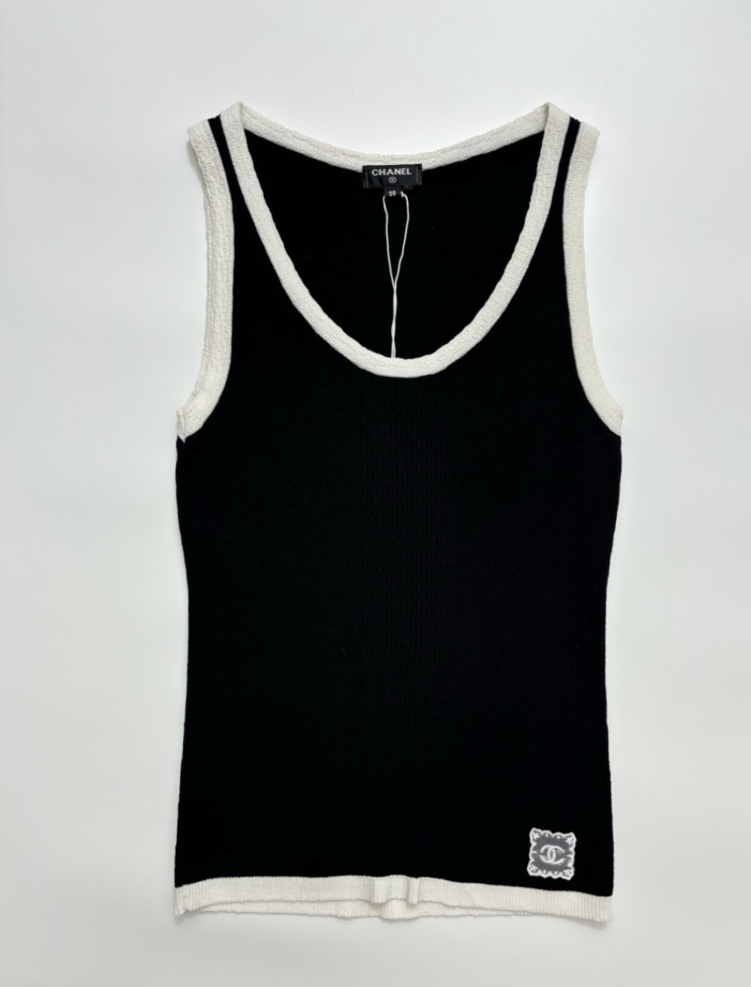 Black and white color block round neck knit camisole vest