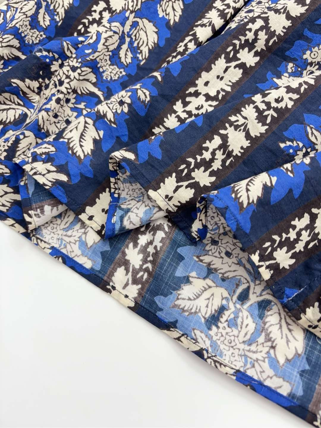 Printed dress with cinched waist, slimming, loose, and youthful look - View 14