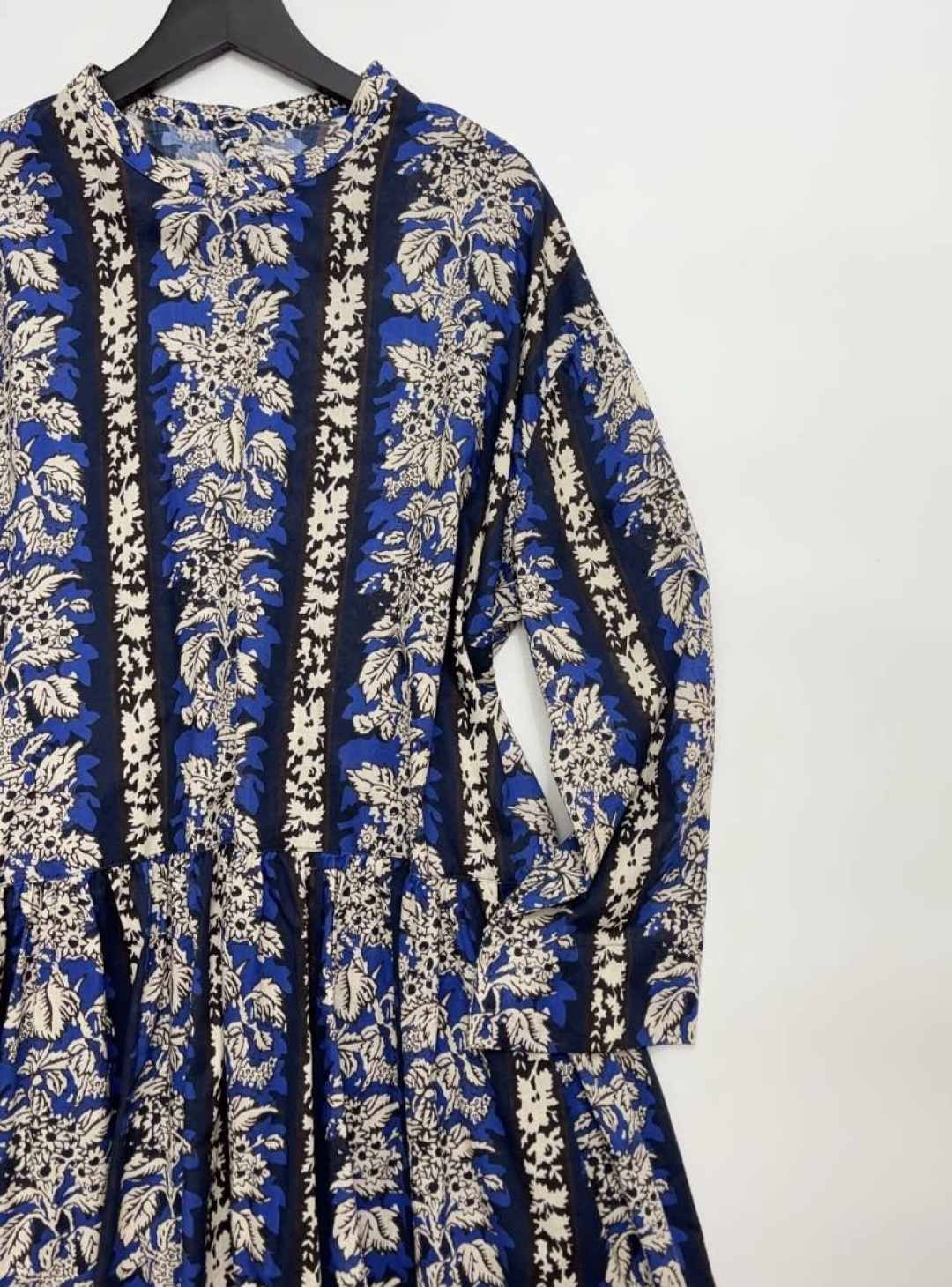 Printed dress with cinched waist, slimming, loose, and youthful look - View 2