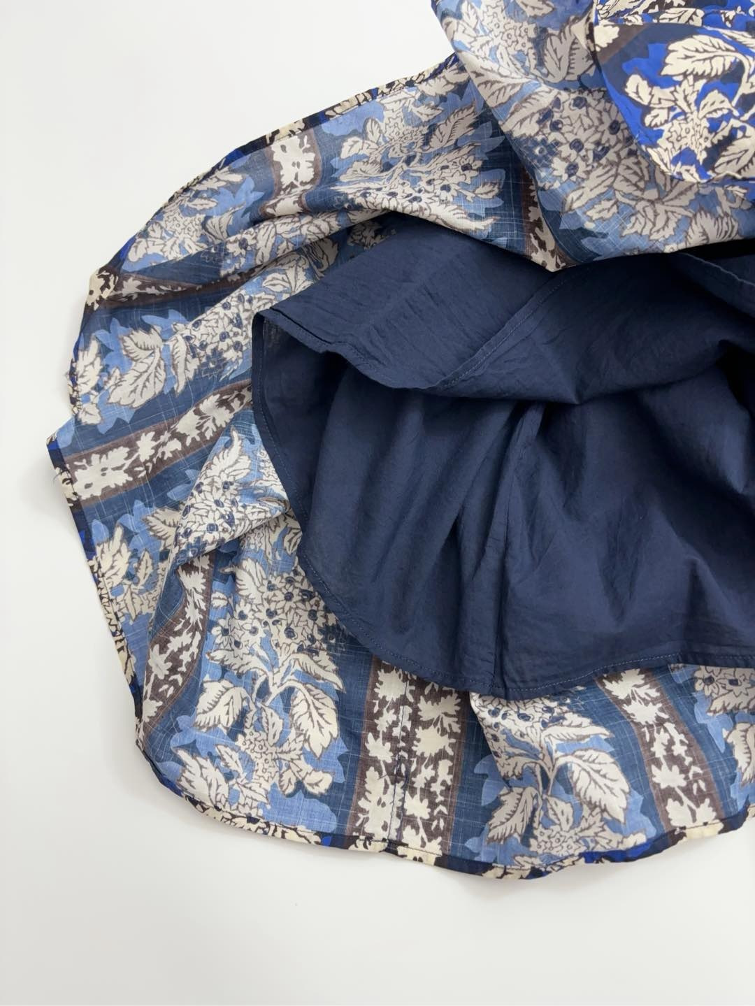 Printed dress with cinched waist, slimming, loose, and youthful look - View 15