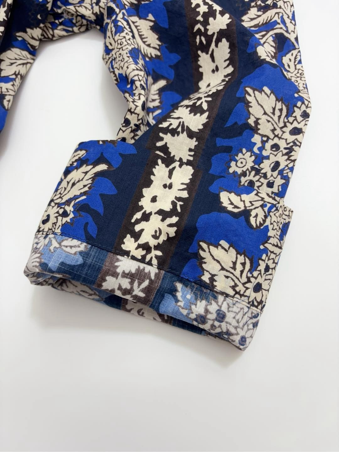 Printed dress with cinched waist, slimming, loose, and youthful look - View 9