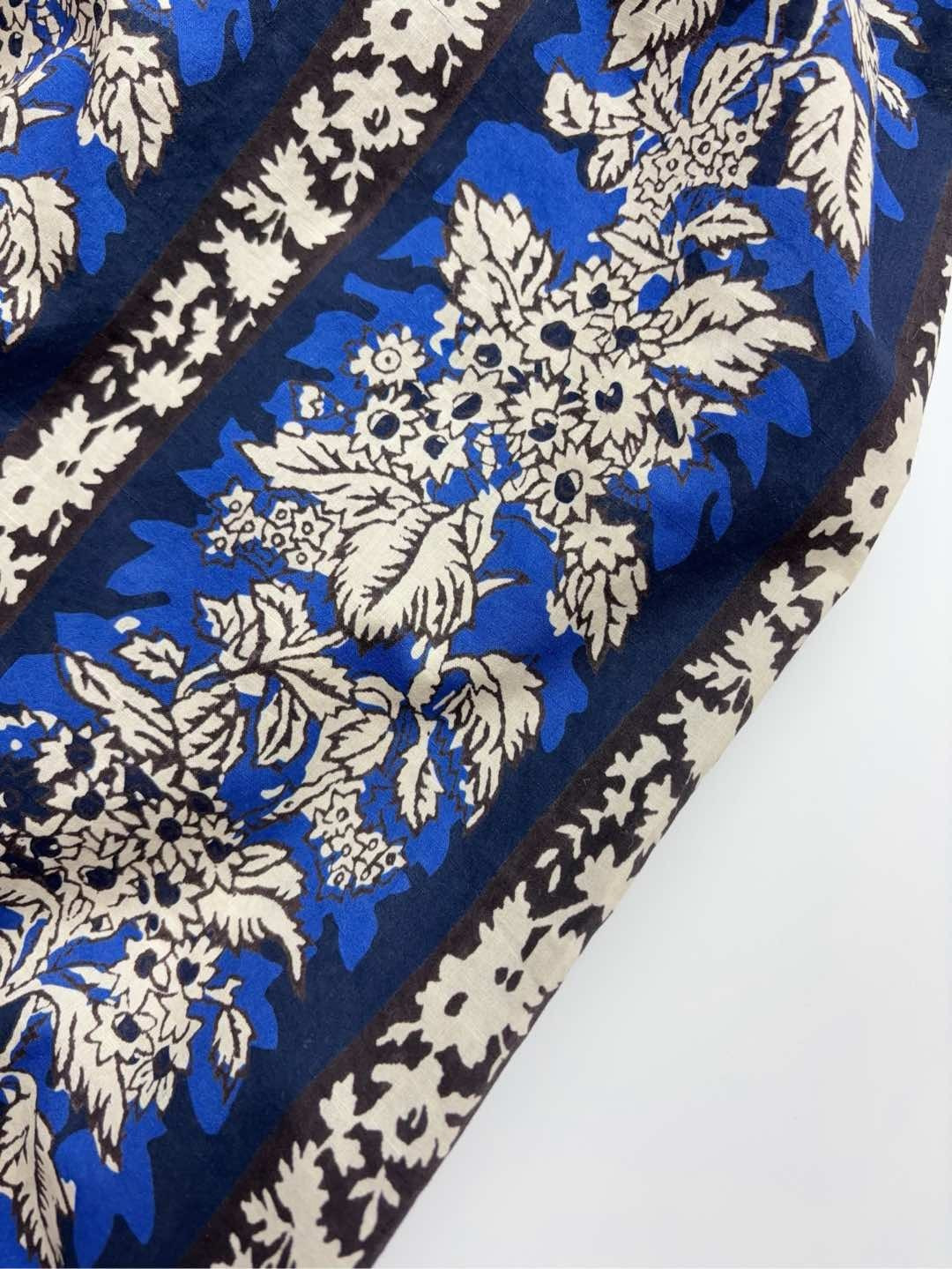 Printed dress with cinched waist, slimming, loose, and youthful look - View 13