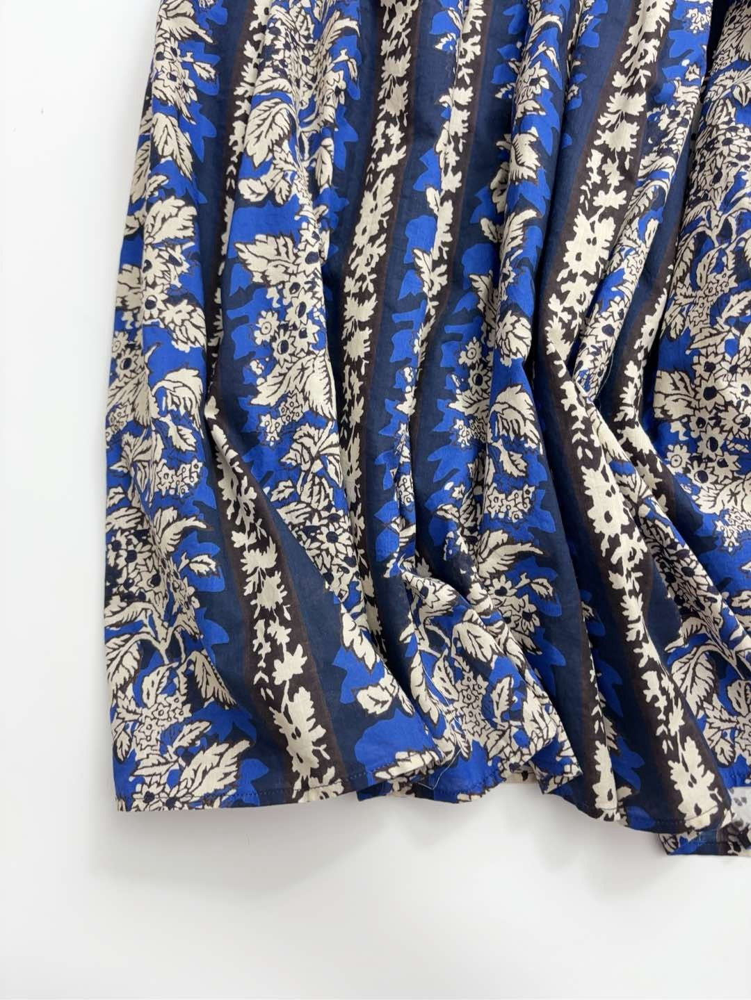 Printed dress with cinched waist, slimming, loose, and youthful look - View 12