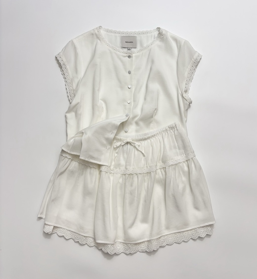 Fresh and light round-neck shirt and half skirt set - View 2