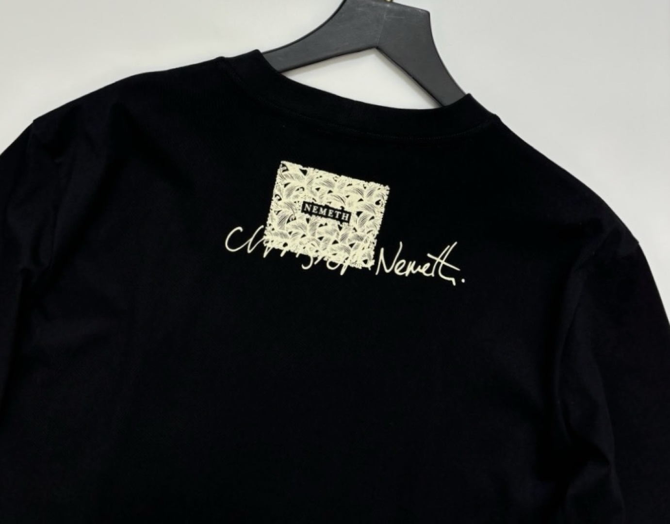 Label cut, thread and needle classic rope knot pattern short sleeve t-shirt - View 12