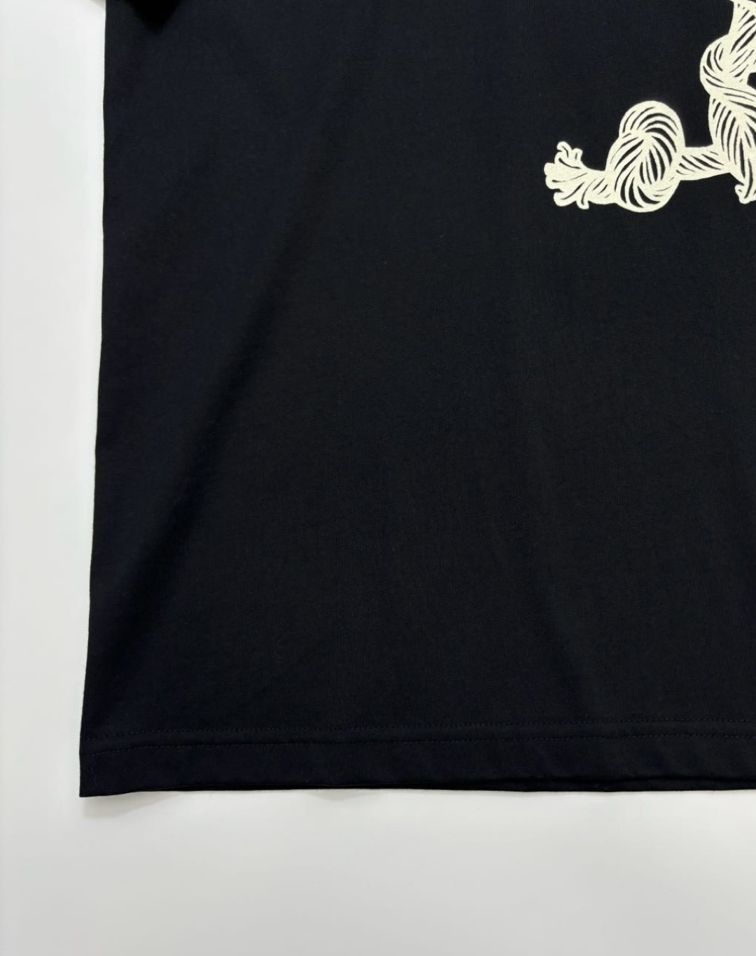 Label cut, thread and needle classic rope knot pattern short sleeve t-shirt - View 7