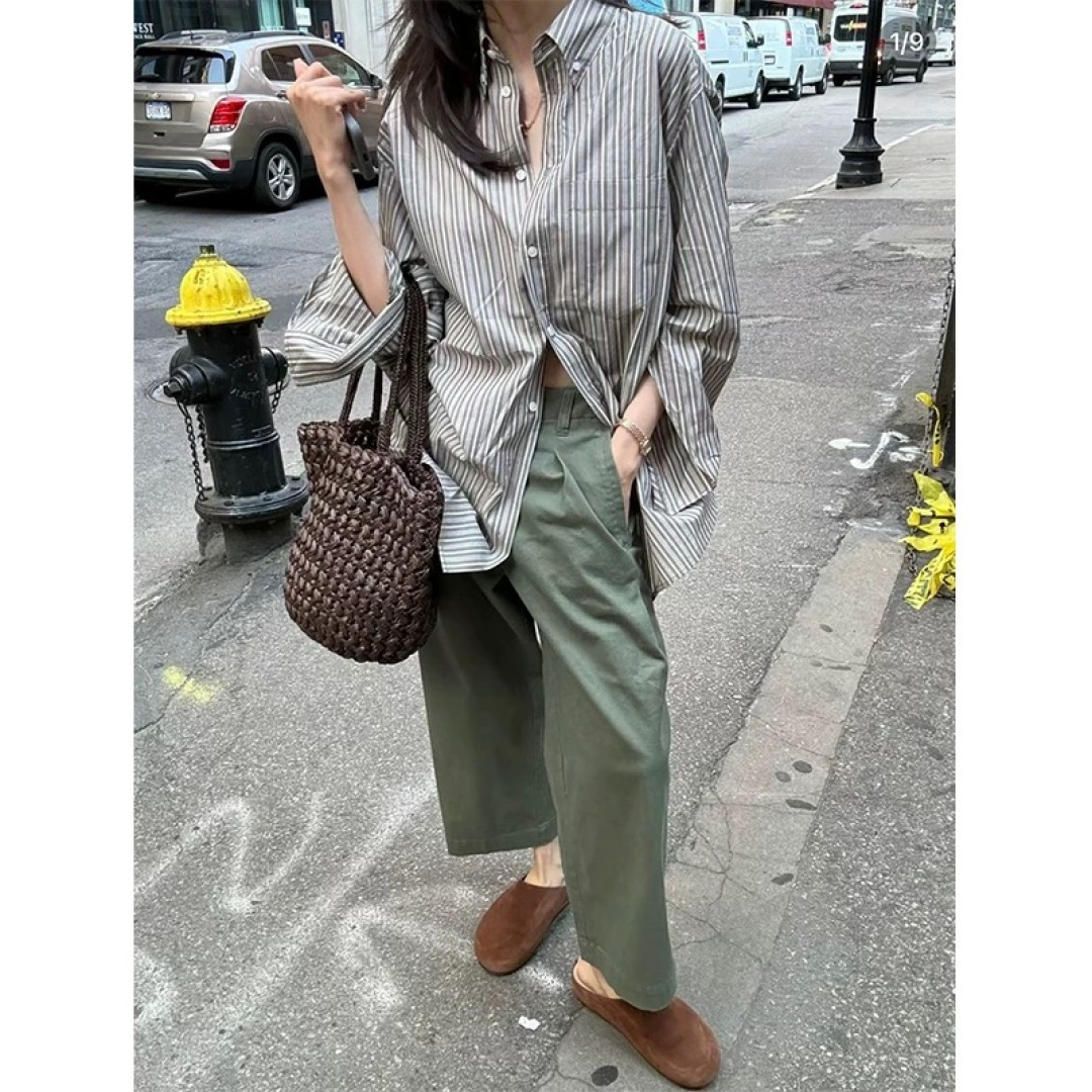 Raffia woven bag with cutout label, made of raffia. - View 13