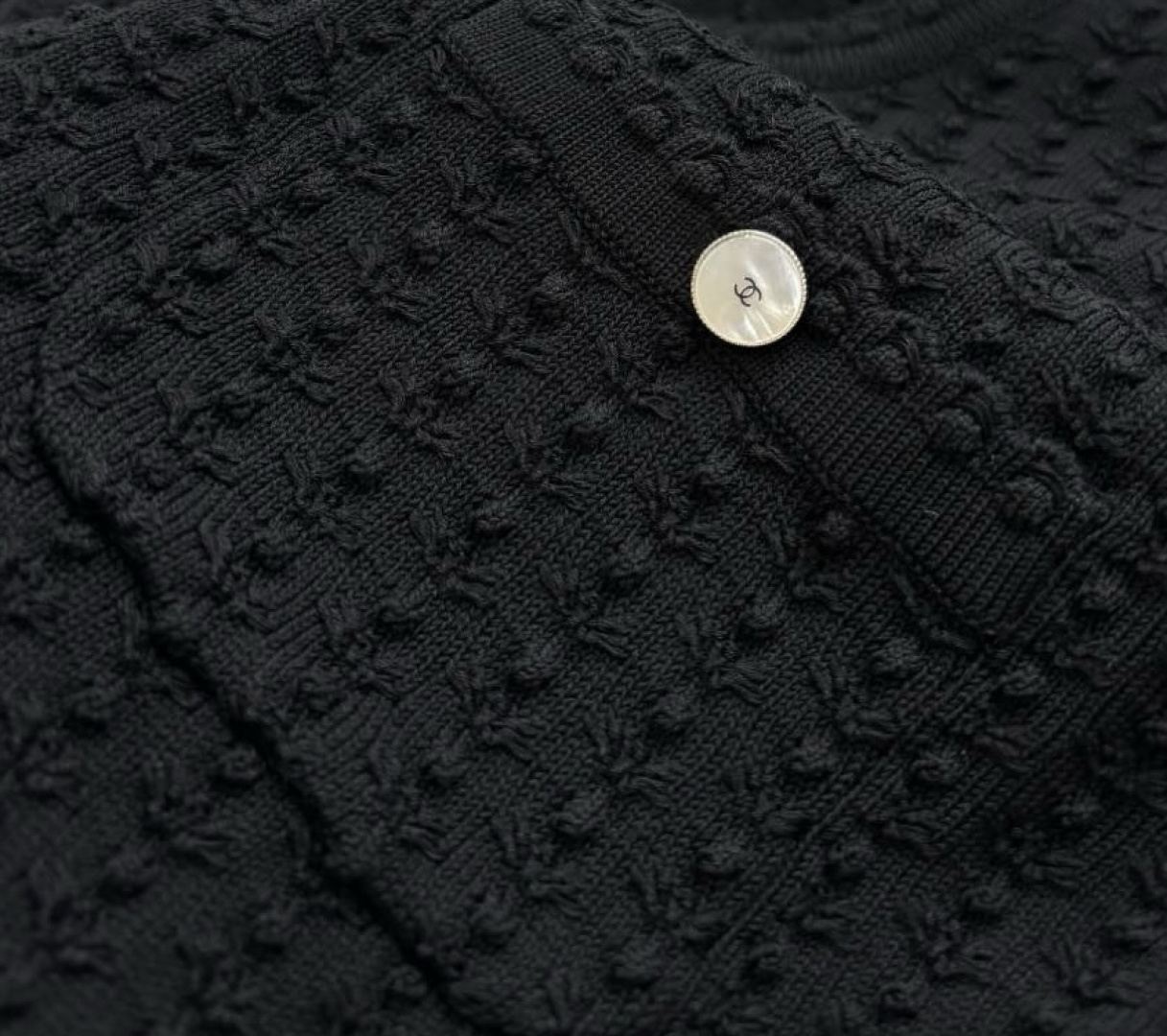 Embossed three-dimensional textured single-breasted knit cardigan short jacket - View 7