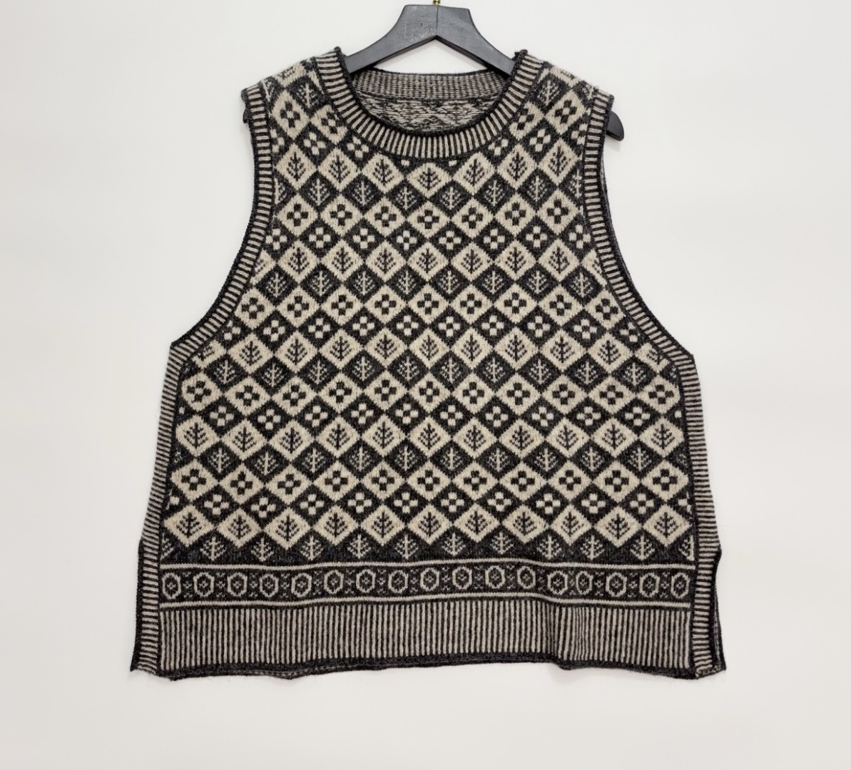 Retro Japanese Versatile Jacquard Loose Classic Round Neck Vest