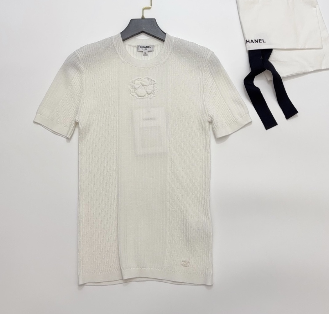 Camellia White Knit Slim Fit Short Sleeve Top