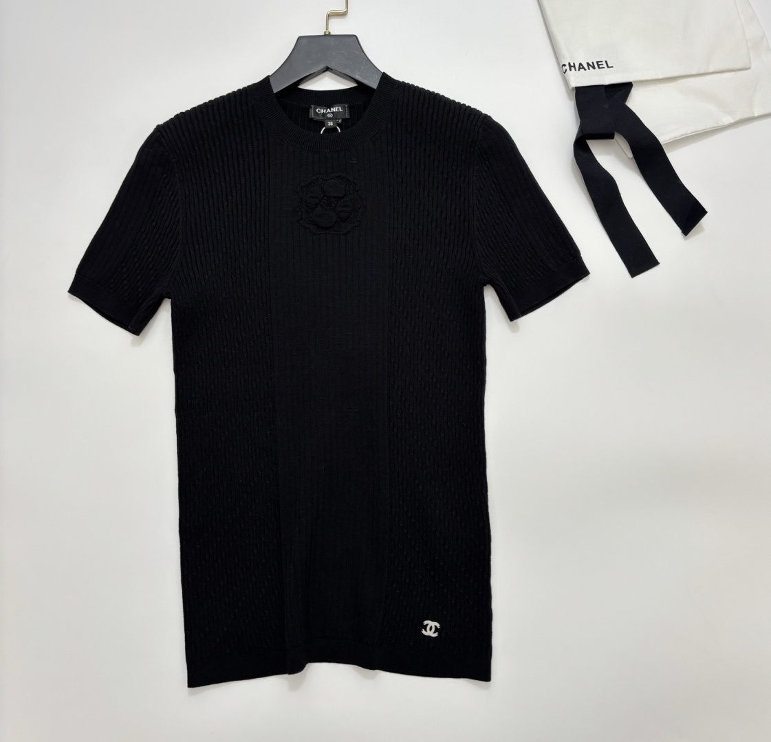 Camellia White Knit Slim Fit Short Sleeve Top