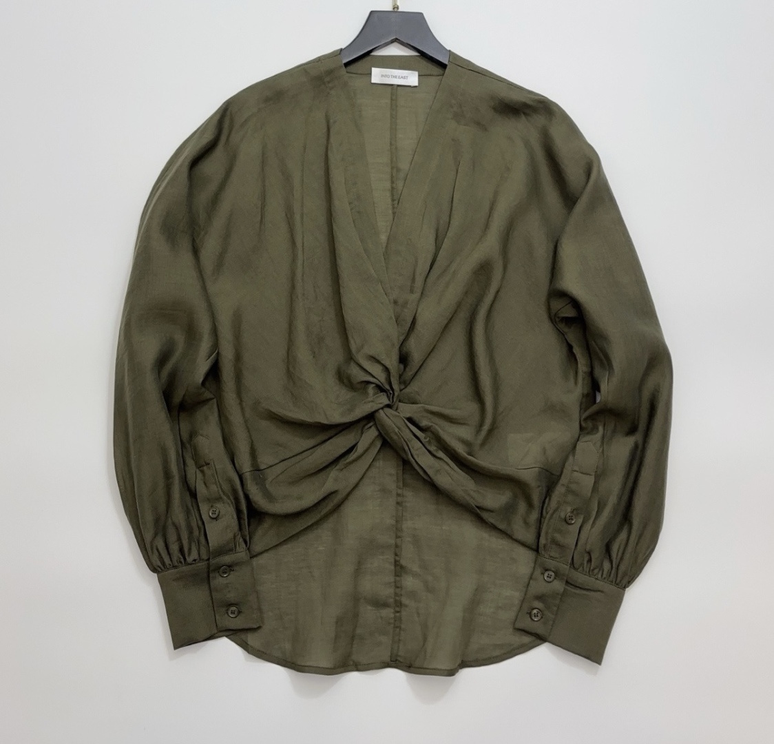 INTO THE EAST 2026 Early Spring V-Neck Twist-Front Shirt