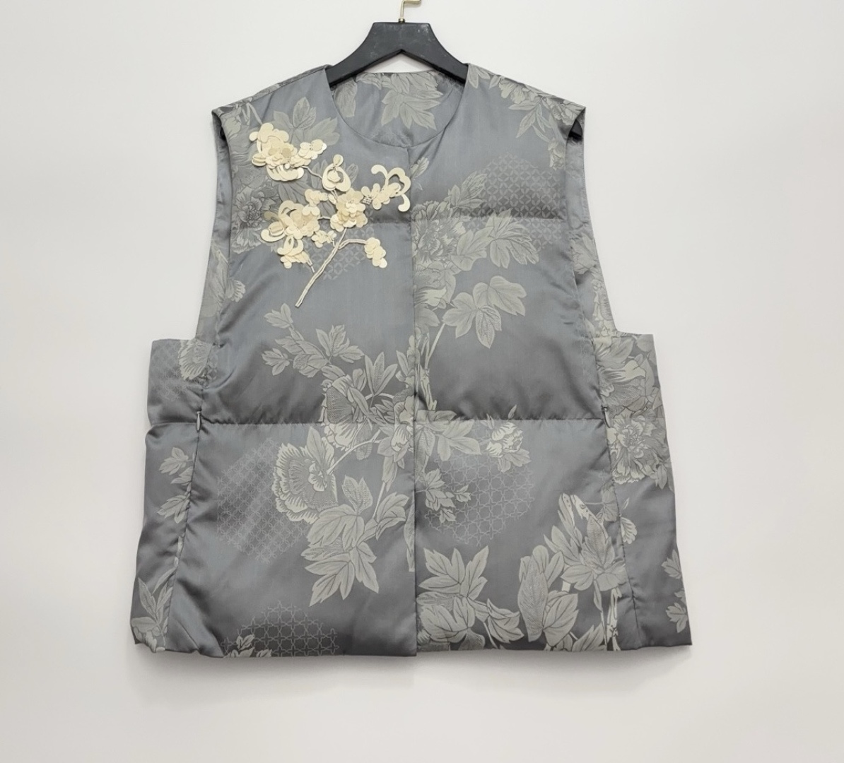 Silk Satin Bamboo Jacquard Hand-Beaded Floral Lightweight Warm Vest