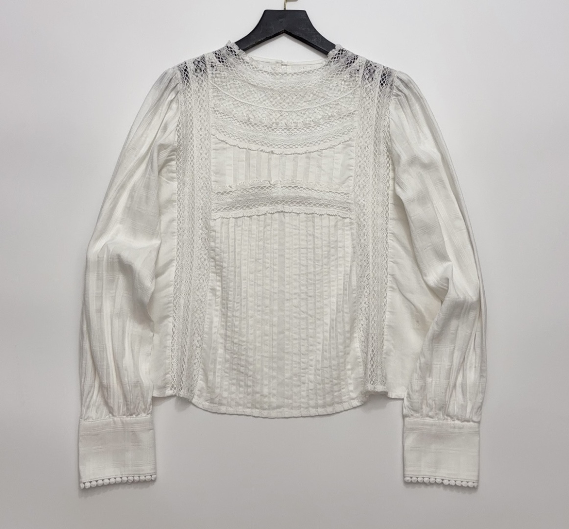 Petite Mendigote Hollow-Out Crochet Short Long Sleeve Top