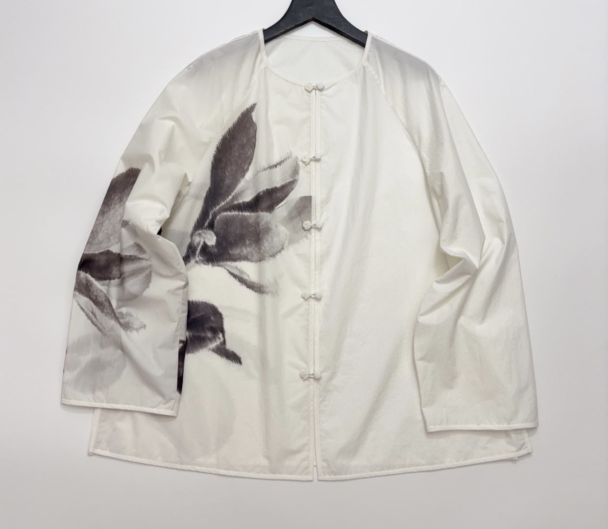 Elegant Ink Dye Handmade Frog Button Round Neck Long Sleeve Shirt