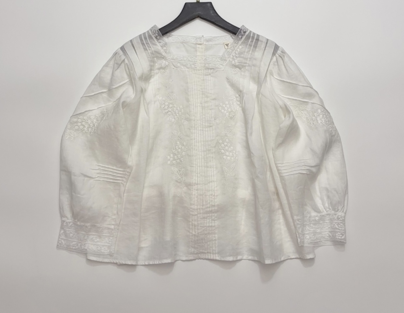 Dôen Heavy Embroidered Lace Small Square Collar Tie-Waist Long Sleeve Blouse