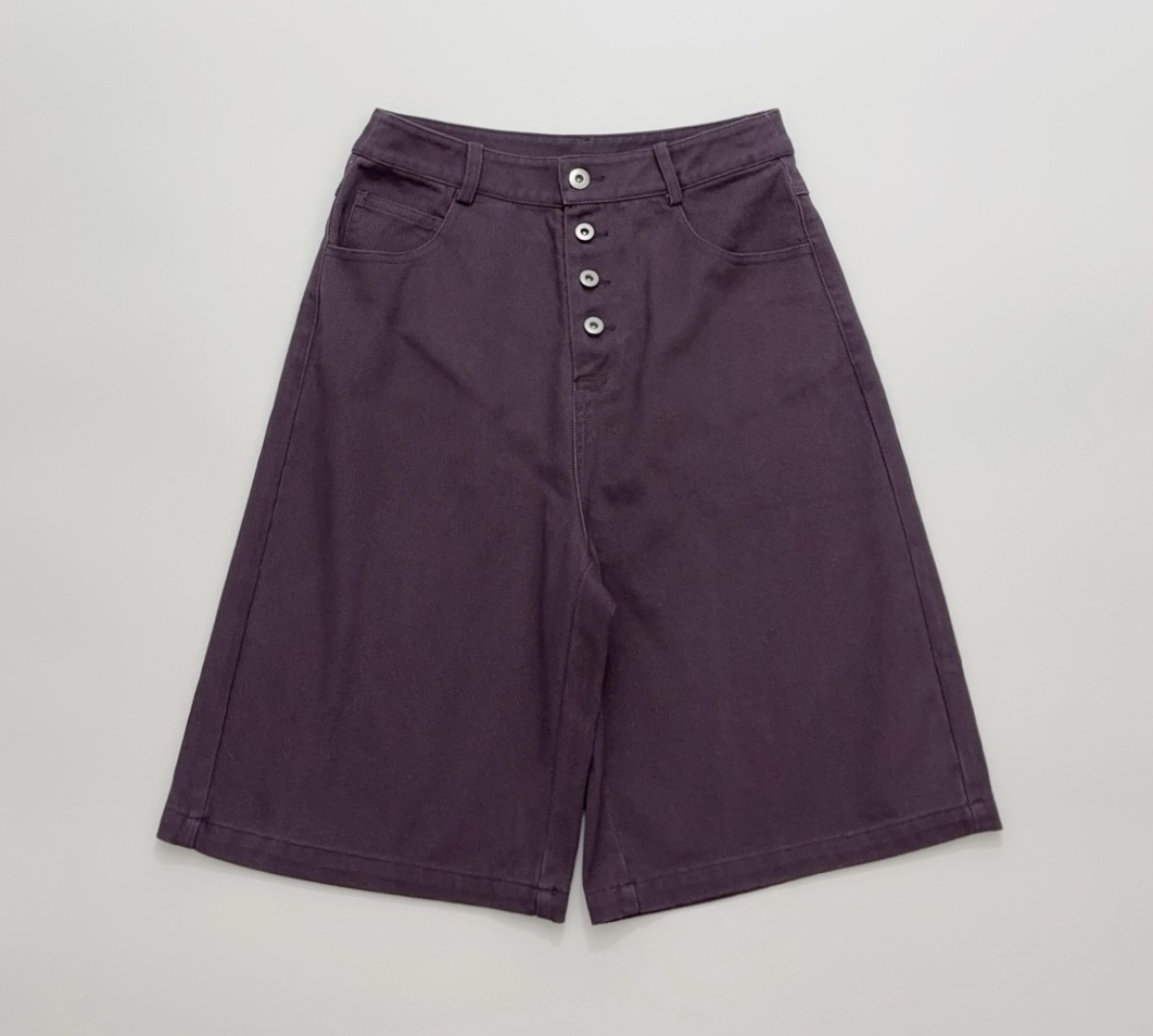 Early Spring Button-Detail Loose Fit Five-Point Denim Shorts