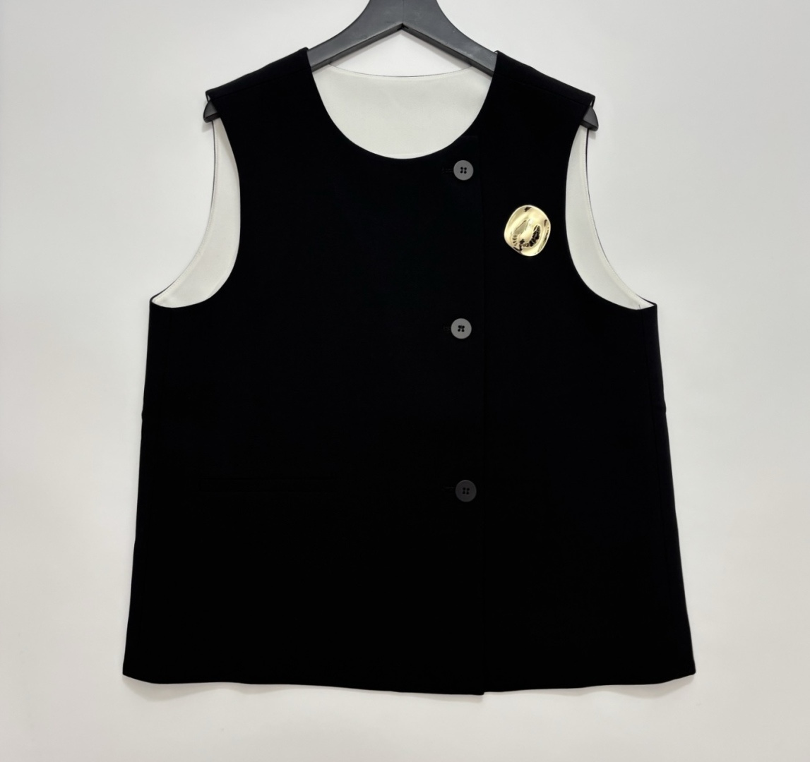 HIDEMI Minimalist Oval Brooch Asymmetric Placket Round Neck Vest