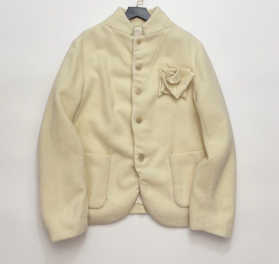 Comme des Garçons Cream White Pleated Wool Short Jacket with Hand-Sewn 3D Flowers