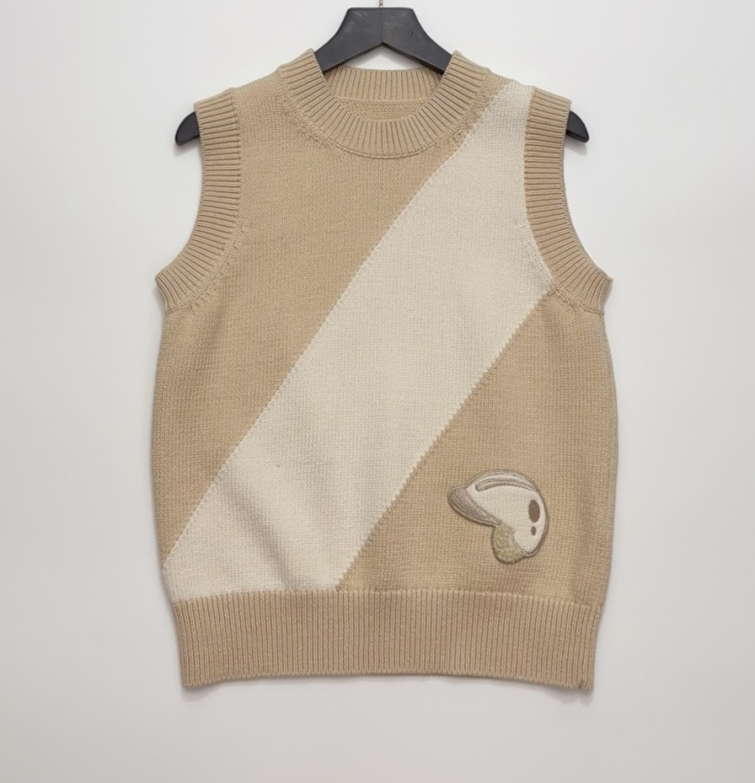 Heavy Embroidered Equestrian Motif Ribbed Colorblock Knitted Vest