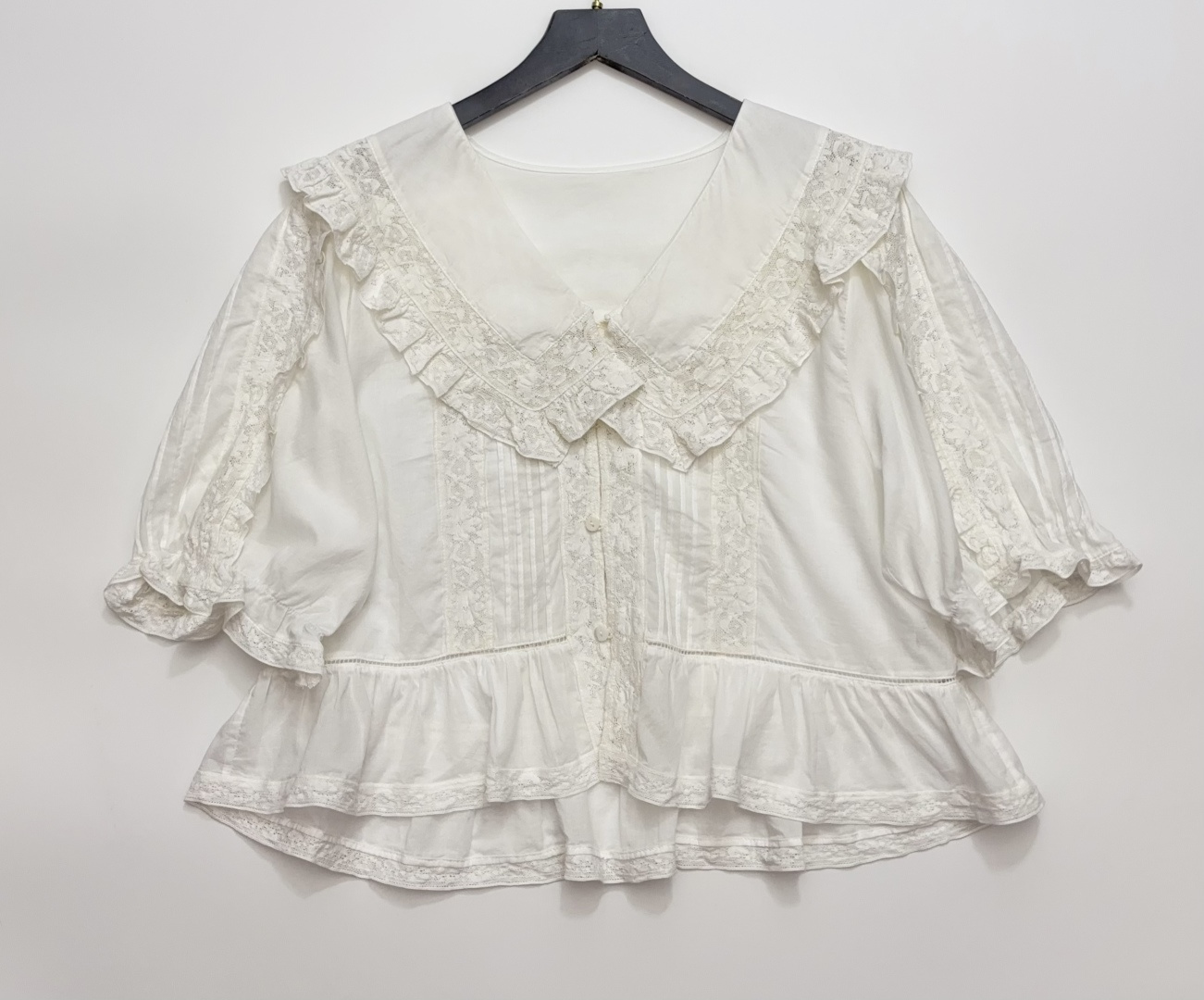 RIXO Exquisite Lace Five-Point Puff Sleeve Ruffle Shirt