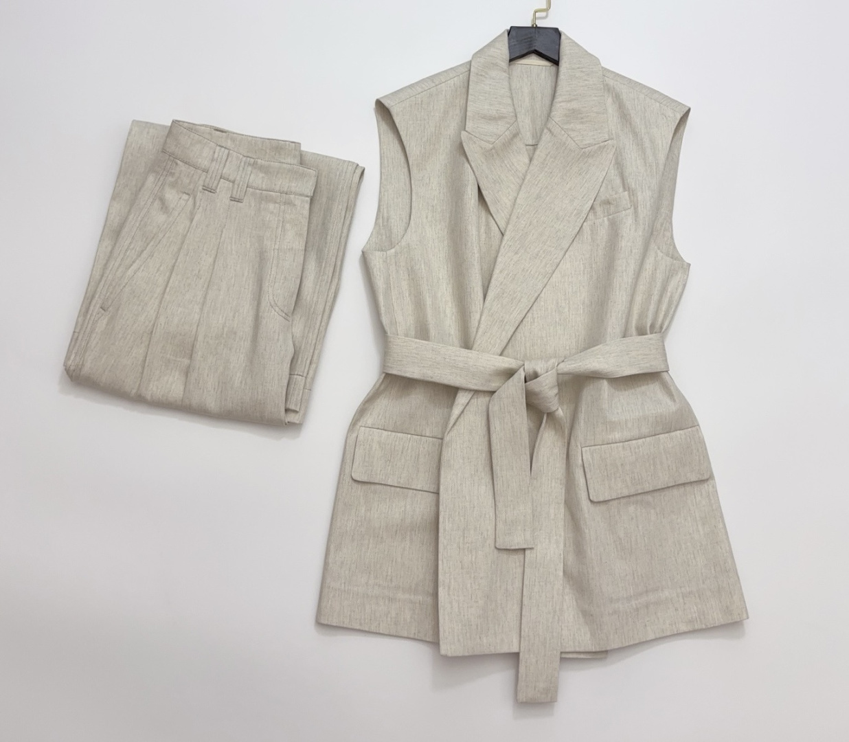 Brunello Cucinelli Fashionable Belted Sleeveless Suit Vest and Casual Trousers Set