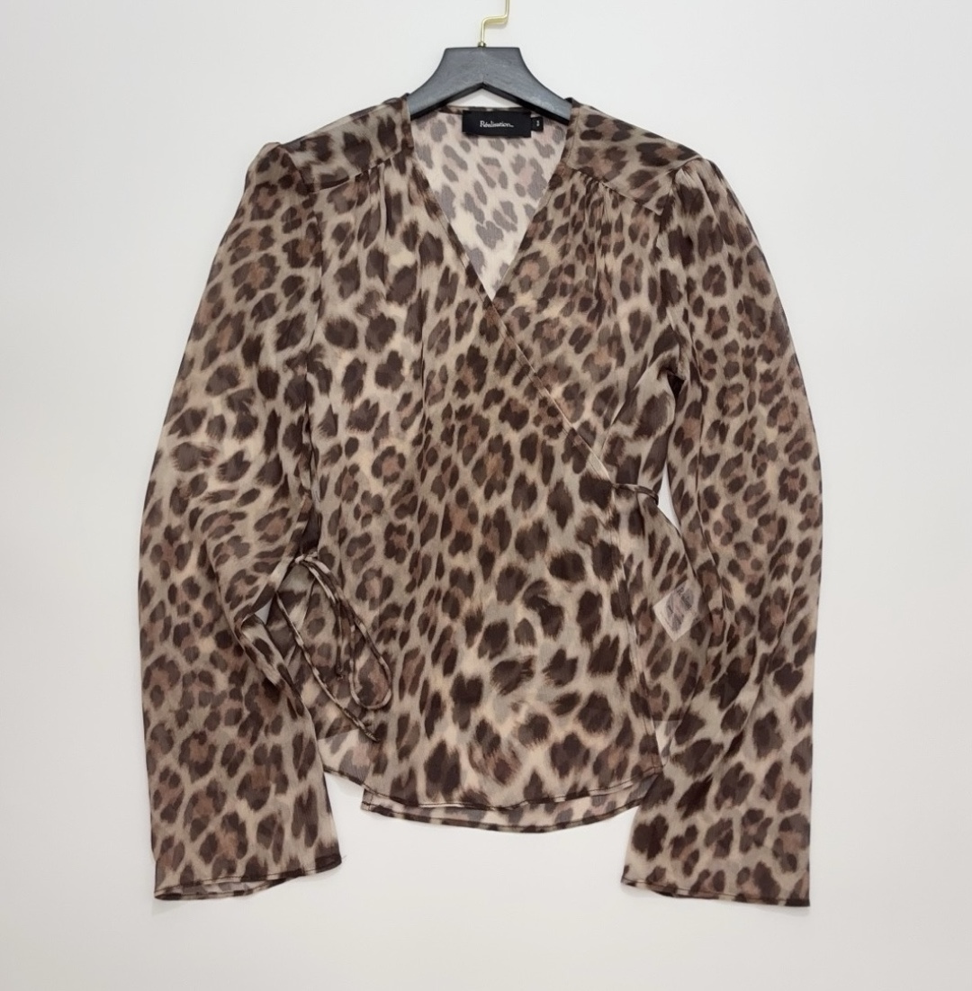 Réalisation Par Leopard Print Sexy Silk Tie-Front Shirt