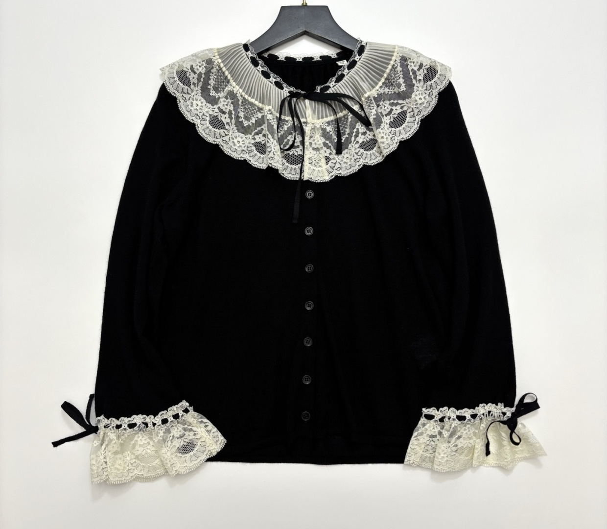 Dôen French Retro Lace Trim Cardigan Knit Top