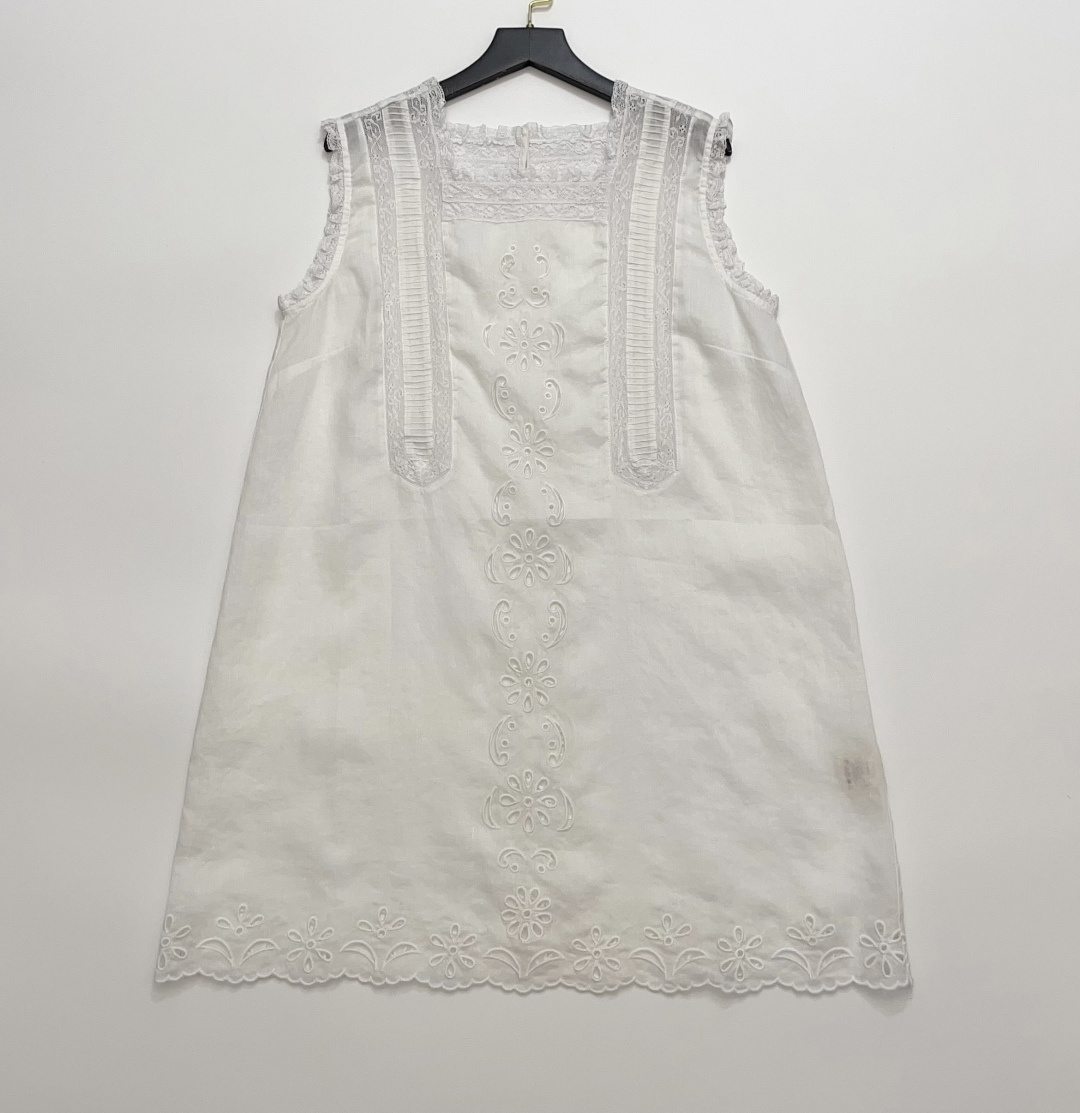 Dôen French White Hollow-Out Embroidered Loose Babydoll Sleeveless Straight Dress