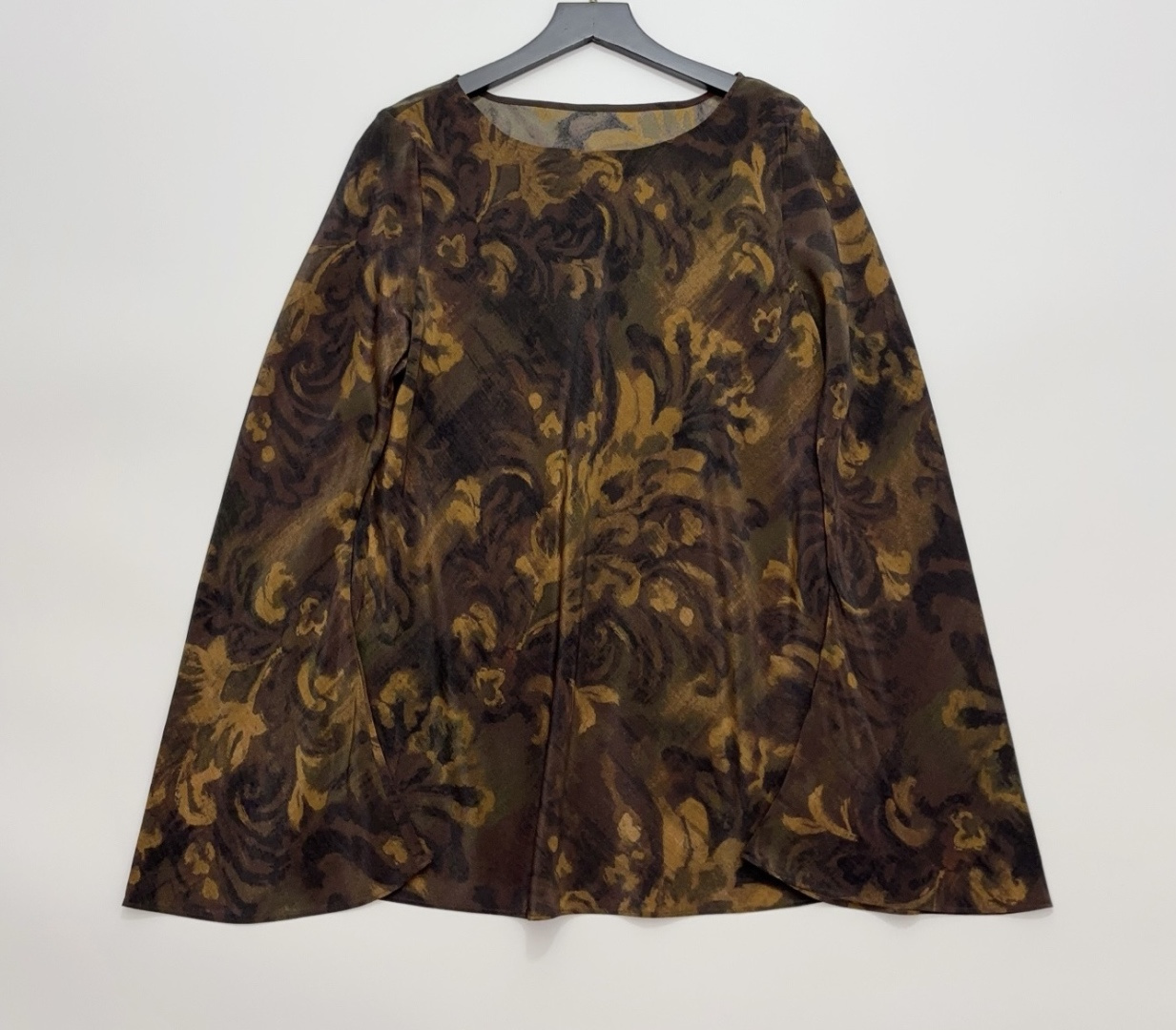 Into The East Acanthus Oil Painting Silk Long Sleeve Top