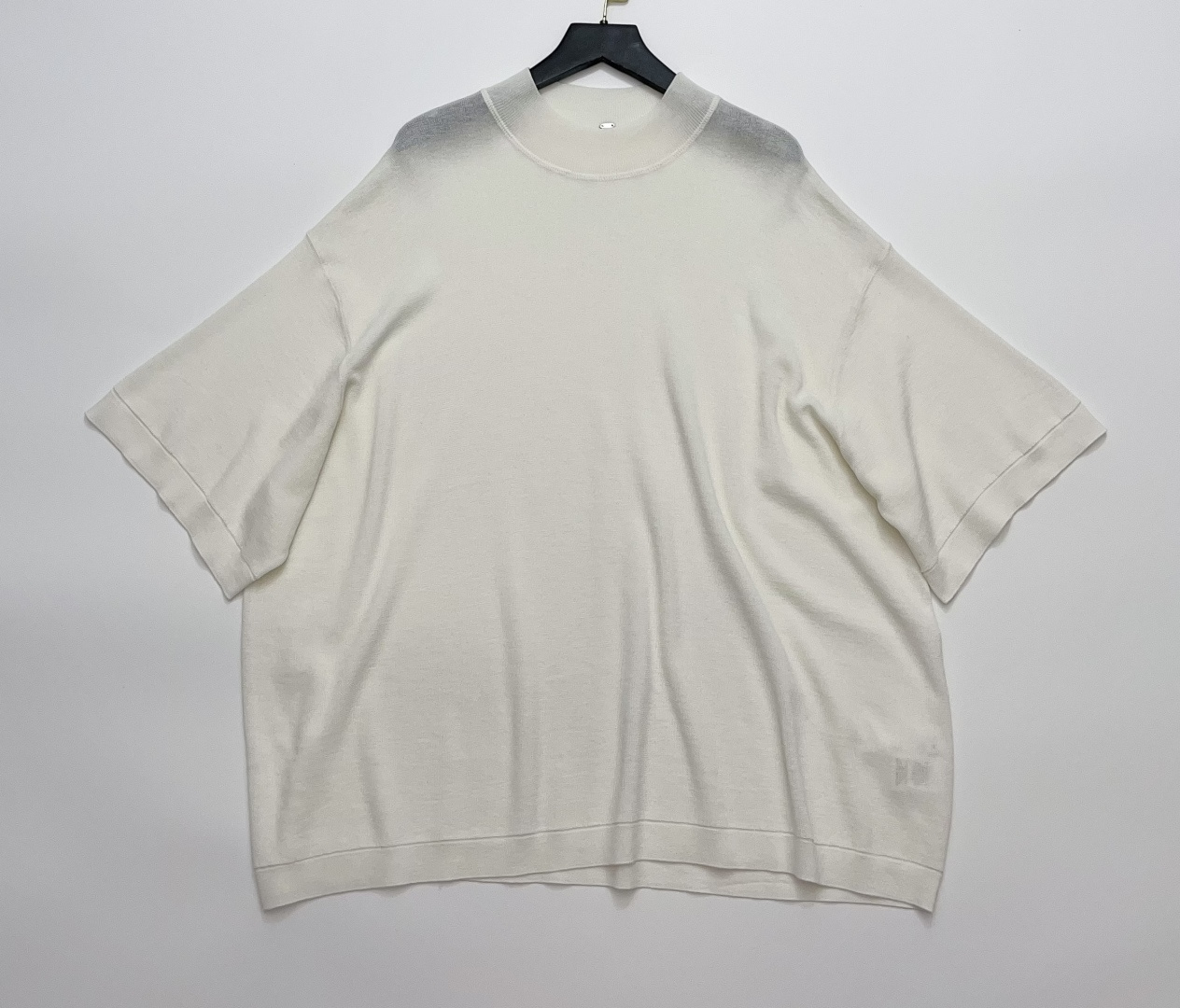 Alaïa Lightweight Drop Shoulder Solid Short Sleeve Knit Top