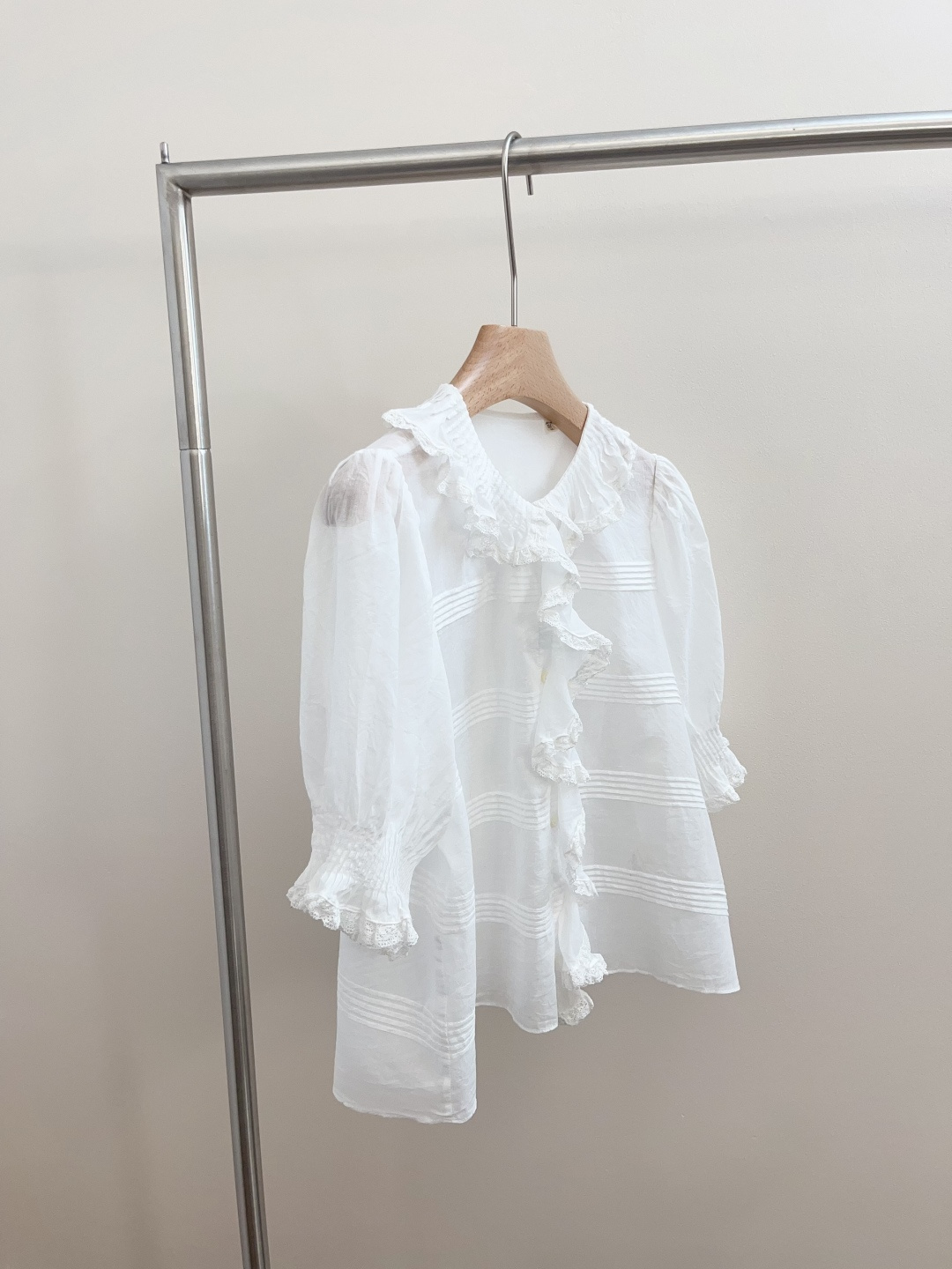 Dôen Balsam Ruffle Trim Pleated Striped Puff Short Sleeve Blouse