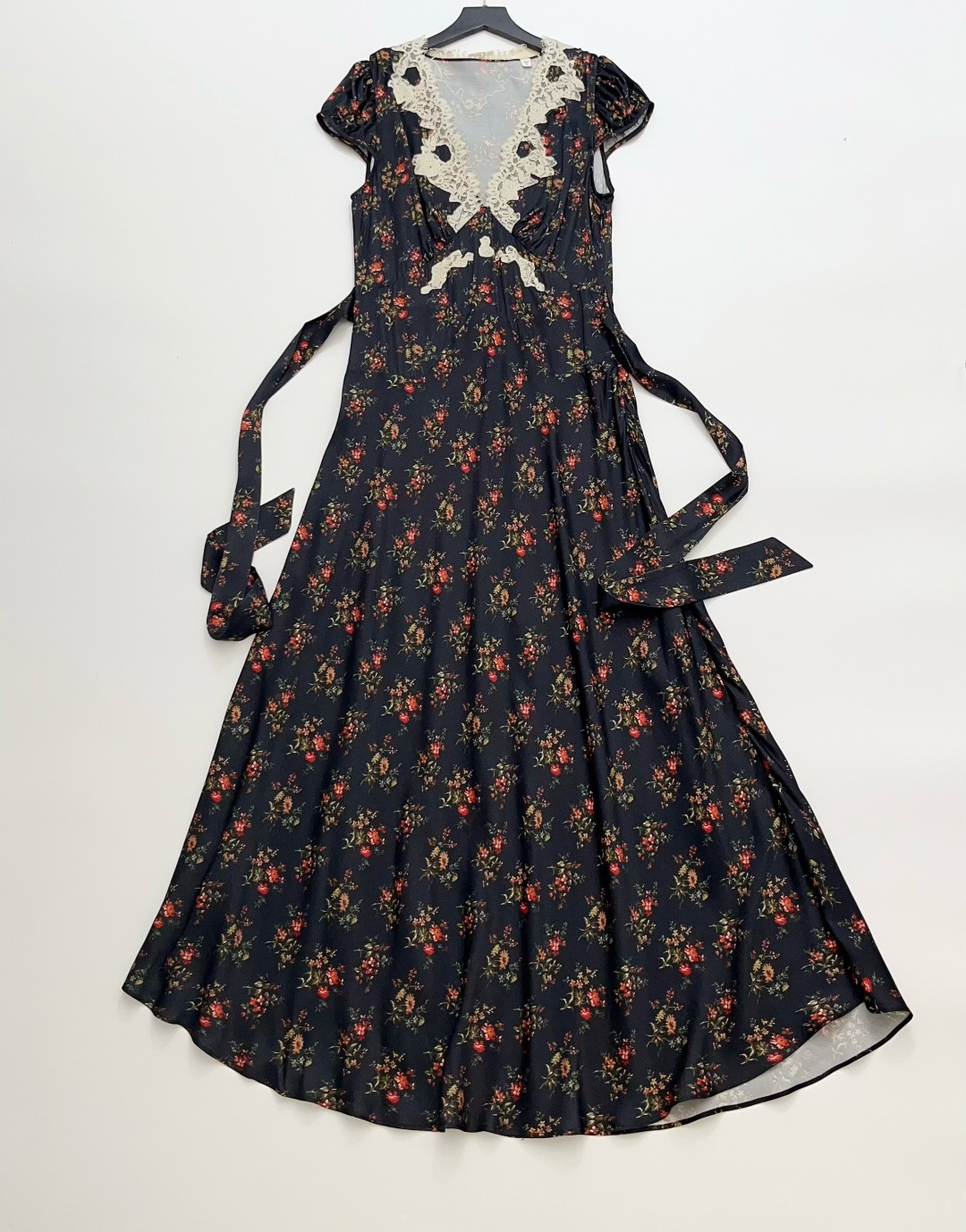 Dôen CORALINE Deep V French Lace Waist Cinched Dress
