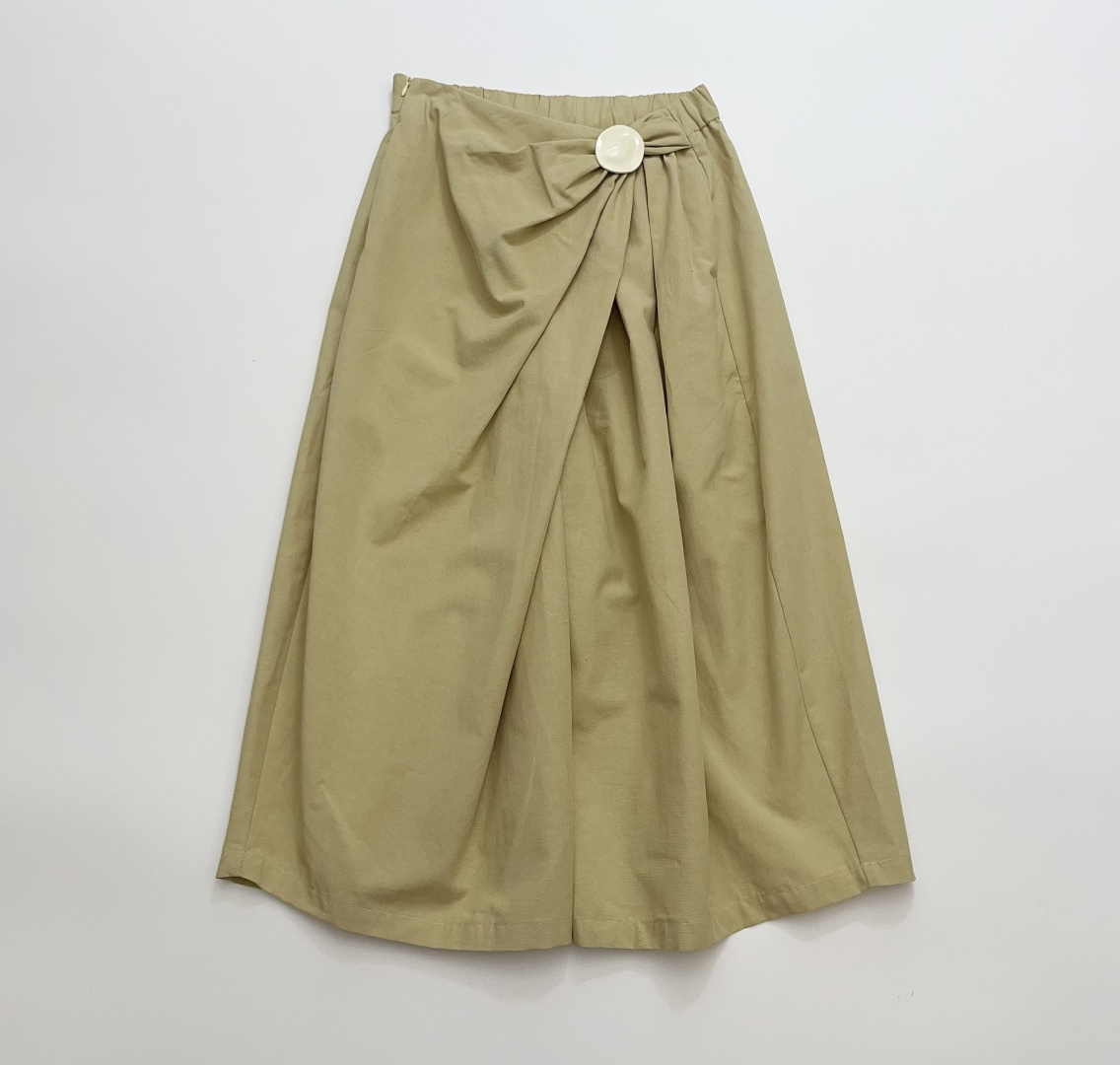 Cello Sonata 26SS Irregular Silhouette Ceramic Button Wide-Leg Trousers