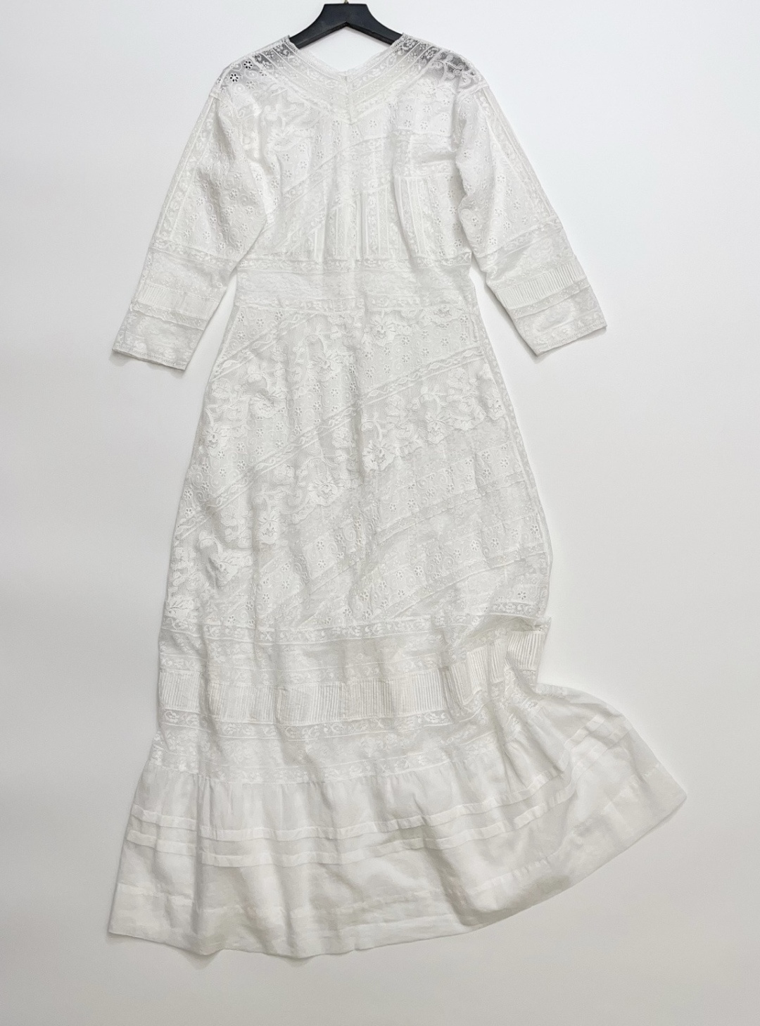 Dôen French Lace Hollow Out Long Sleeve Slim Fit Dress with Heavy Stitching and Button Fastening