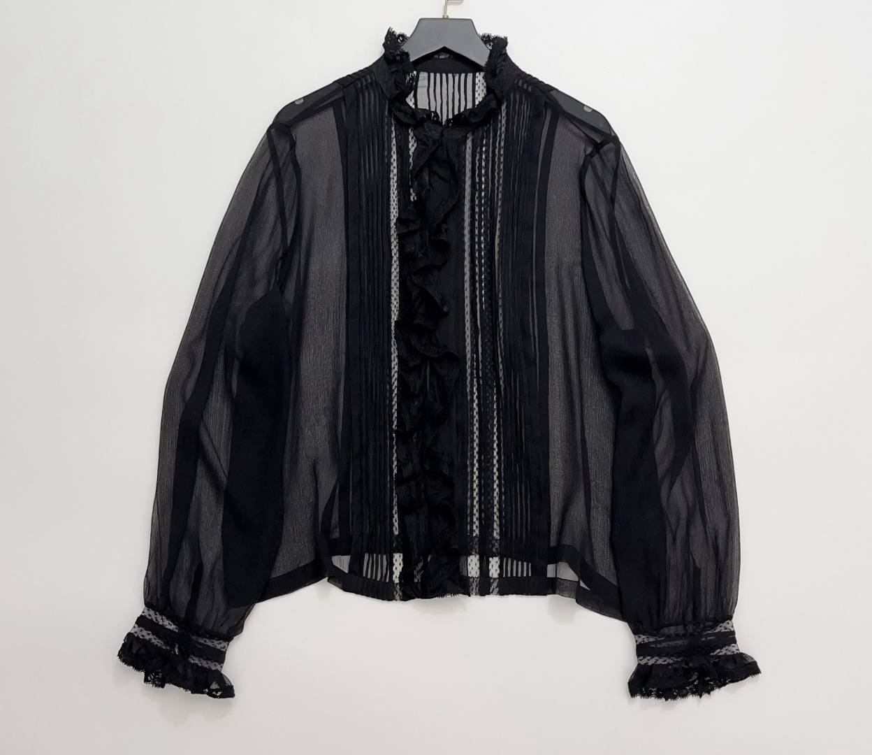 Dôen Magdeleine Lace Ruffled Trim Silk Blouse