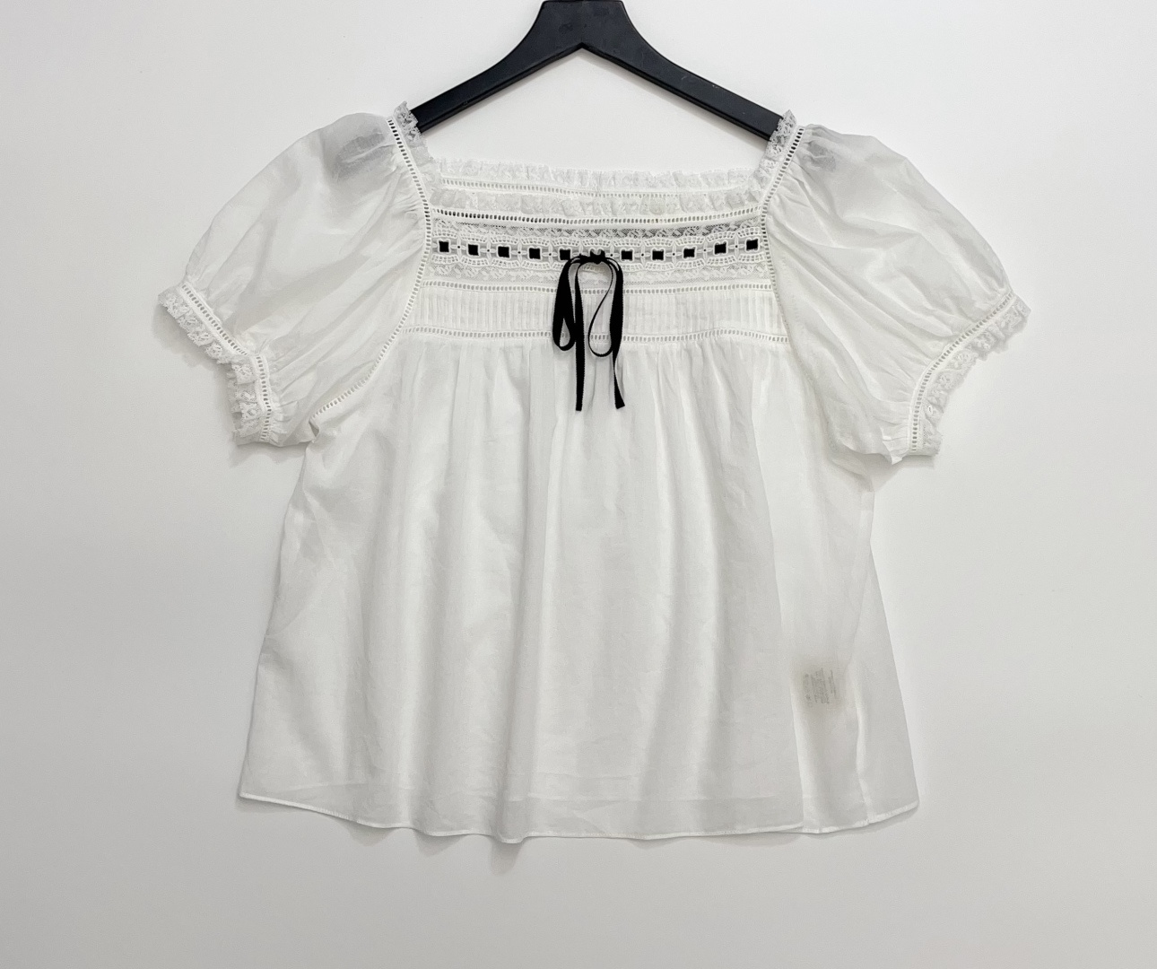 Dôen Pastoral Lace Square Neck Tie-Detail Ruffle Puff-Sleeve Shirt