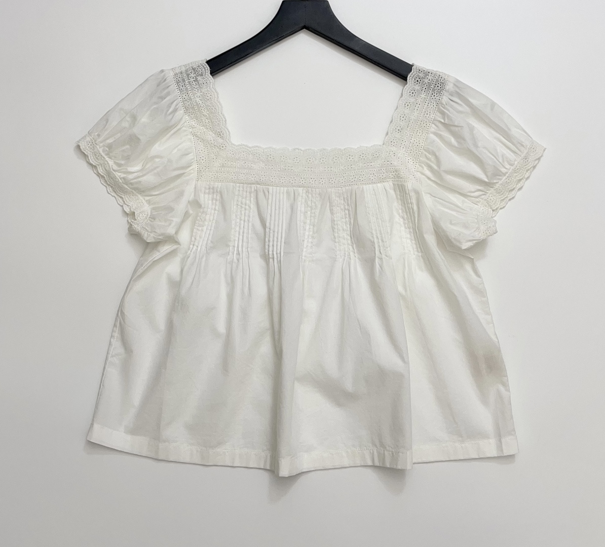Dôen French Style Hollow-out Embroidered Lace Square Neck Puff-Sleeve White Blouse