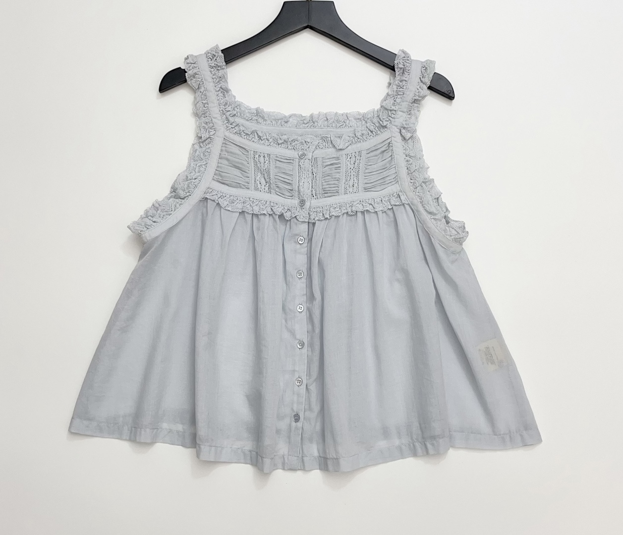 Dôen Lace Ruffle Trim Casual Button-Front Camisole Top