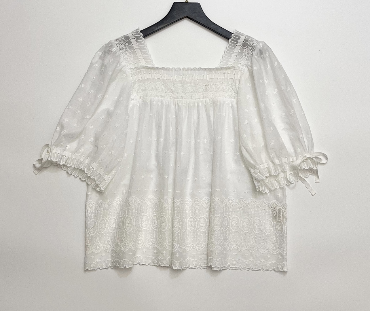 Dôen French Retro Lace Embroidered Tie-Front Short Shirt Top