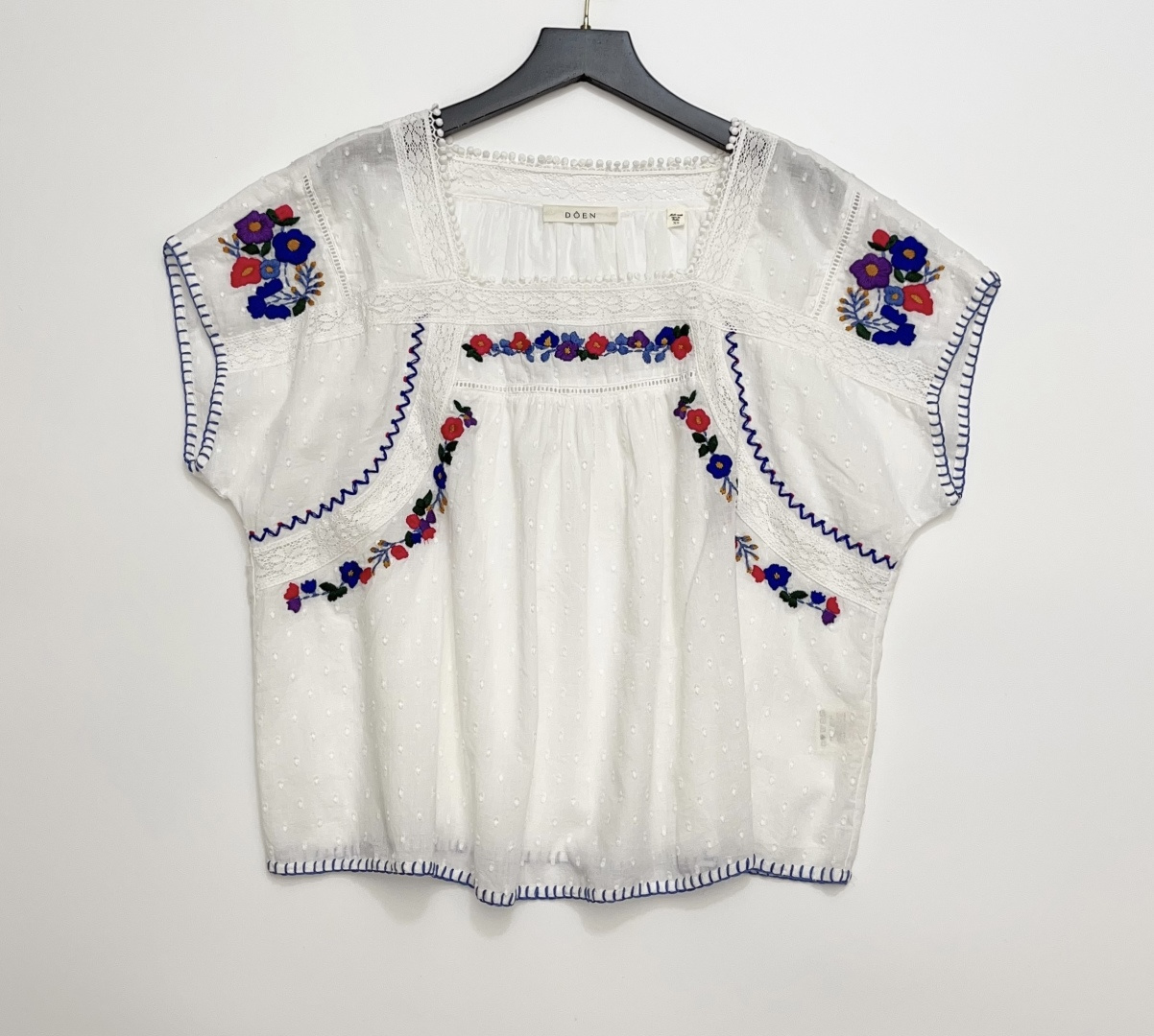 Dôen Floral Embroidered Square Neck Short Sleeve Shirt