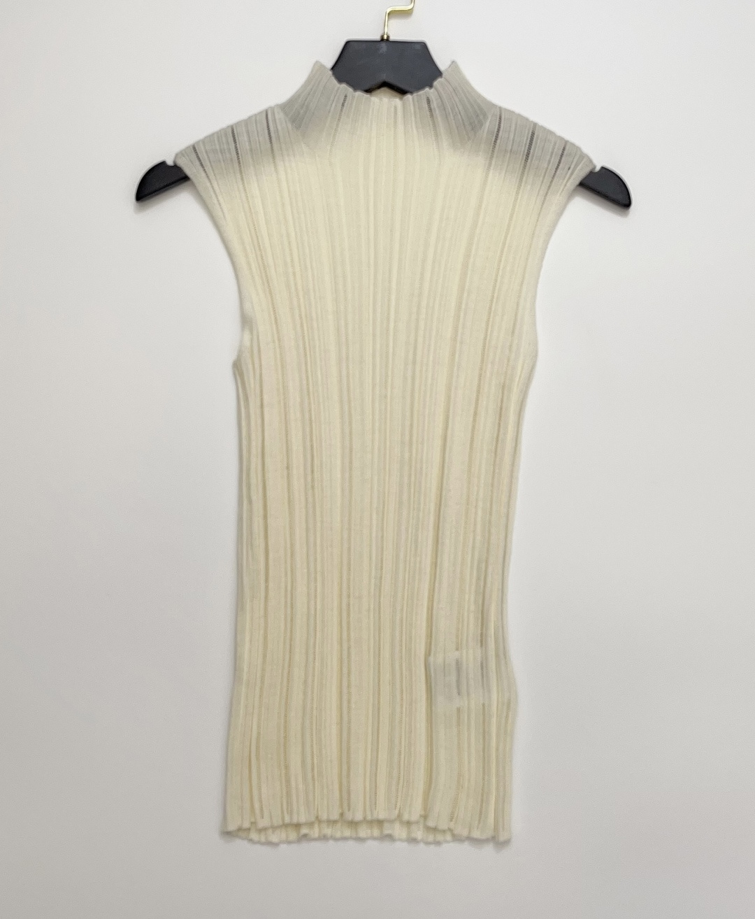 Indie Ribbed High-Neck Sleeveless Knit Top
