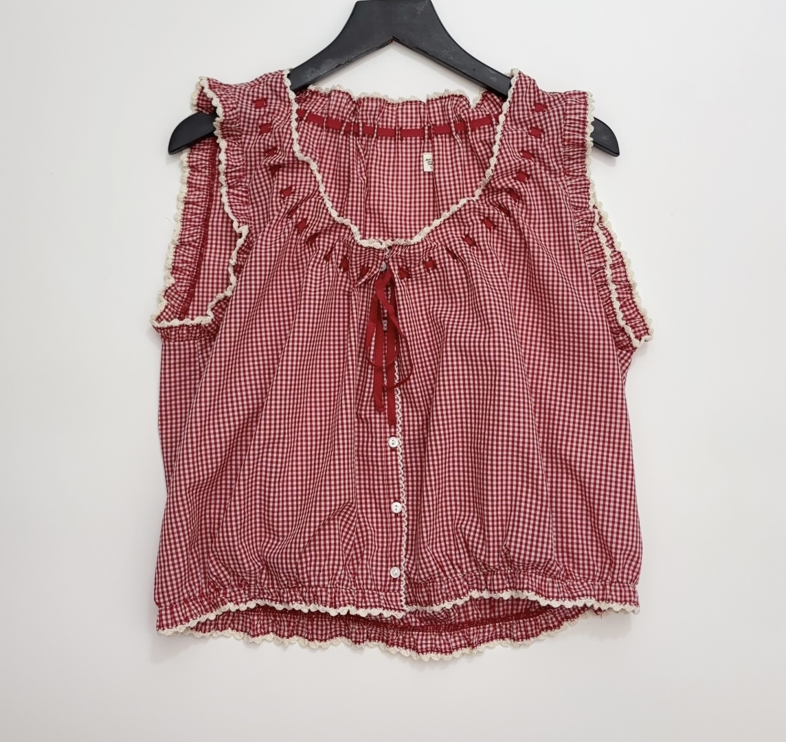 Dôen French Sleeveless Hand-Crocheted Vest Top