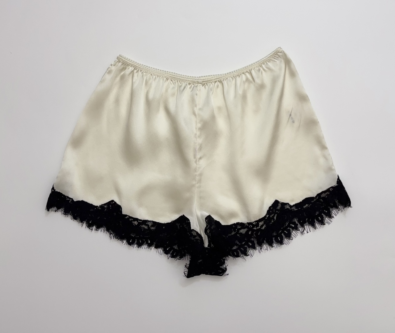 Dôen Lace Panel Shorts