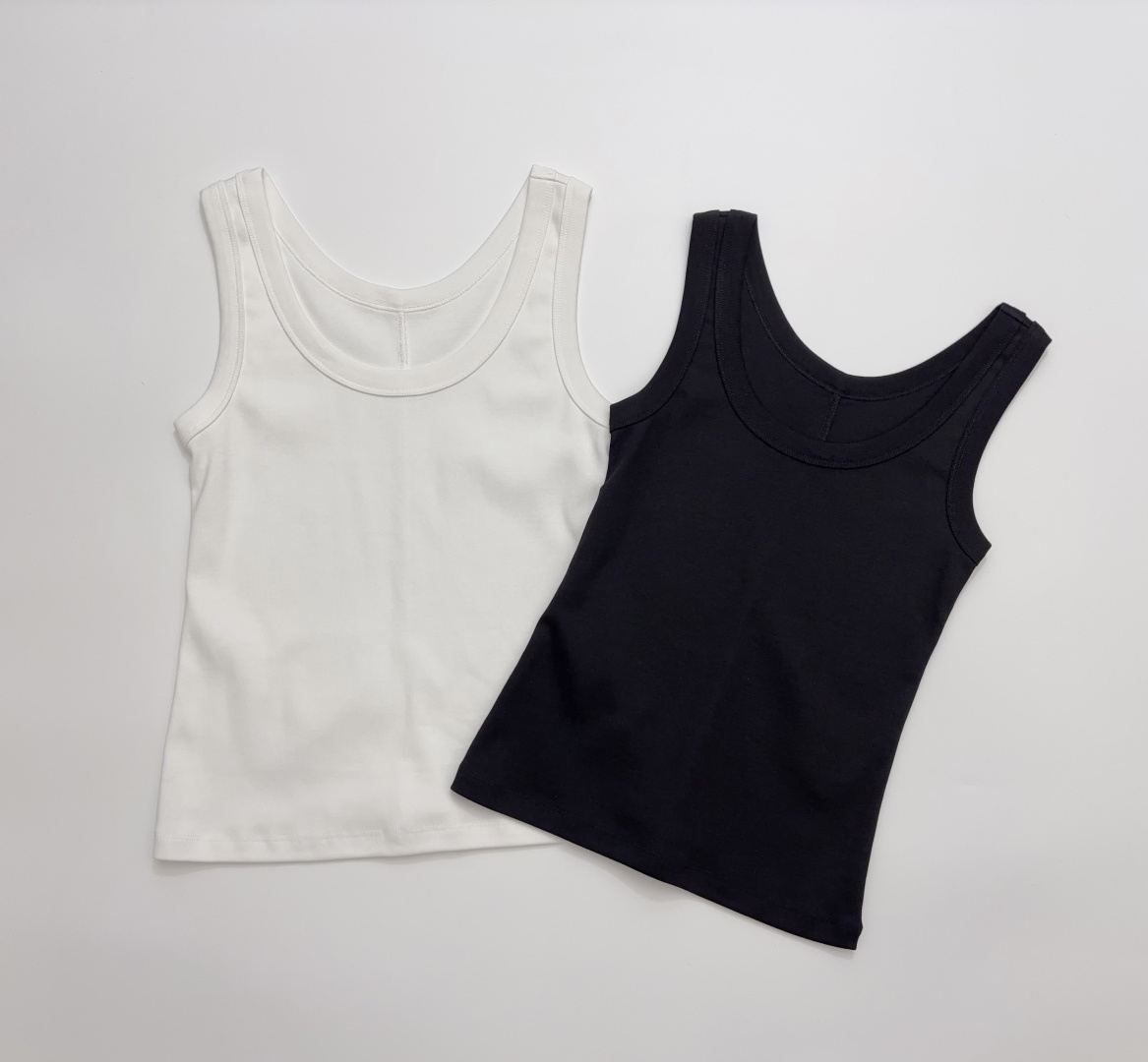 The Row Simple Solid Color Stretch Slim-Fit Vest