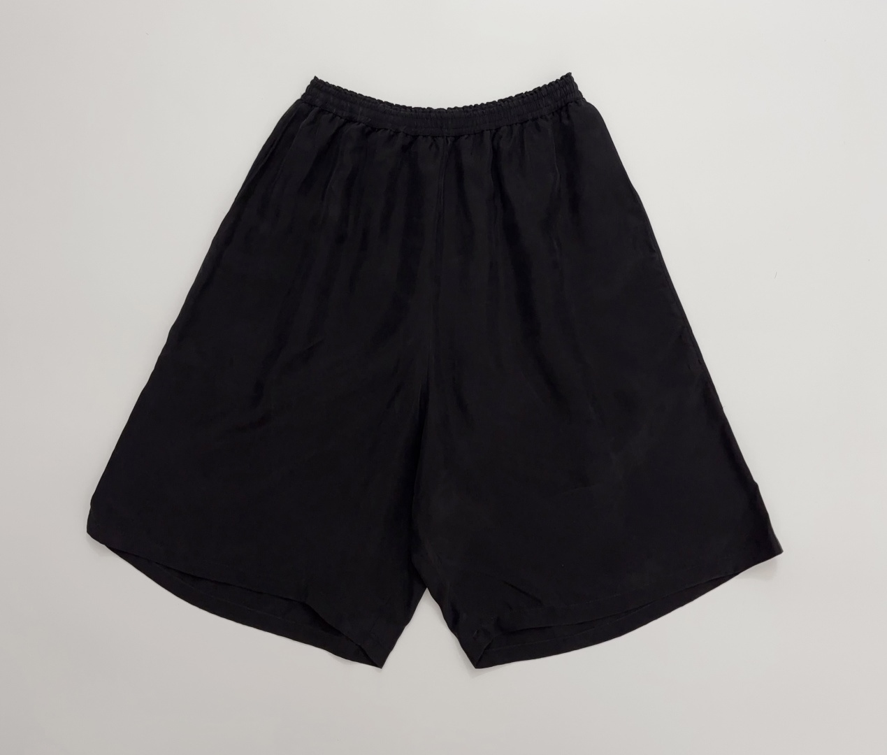 Lemaire Black Minimalist Elastic Waist Casual Shorts